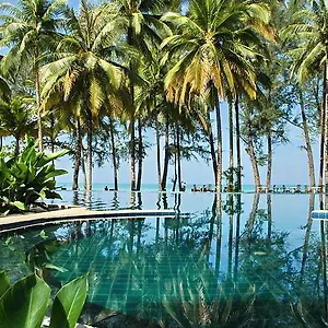 Hotel Royal Bangsak Beach