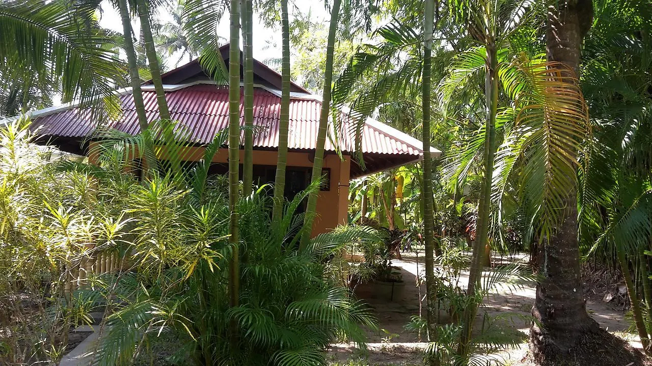 리조트 Lake View Bungalows 카오락